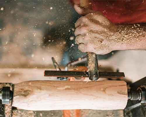 Turning a wooden spindle on a lathe